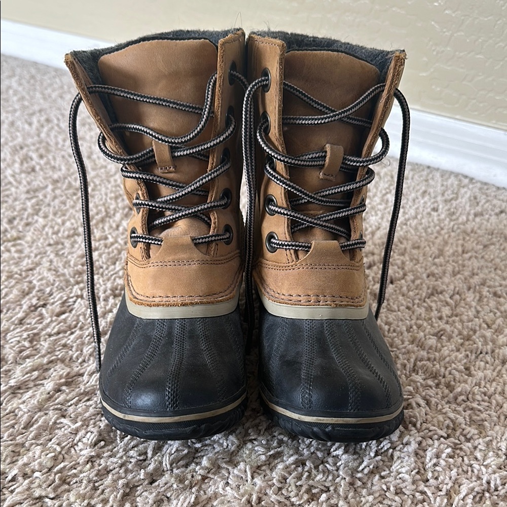Sorel Slimpack Tan and Black Winter Boots
